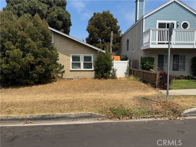 920 California Street, Huntington Beach CA: https://media.crmls.org/medias/ba8d985c-2472-4f17-9ad9-d91d9eb59ea8.jpg