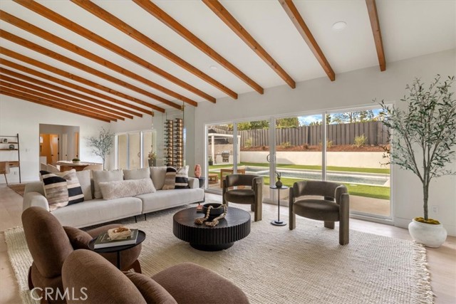 Detail Gallery Image 6 of 52 For 23755 Clarendon, Woodland Hills,  CA 91367 - 4 Beds | 3 Baths