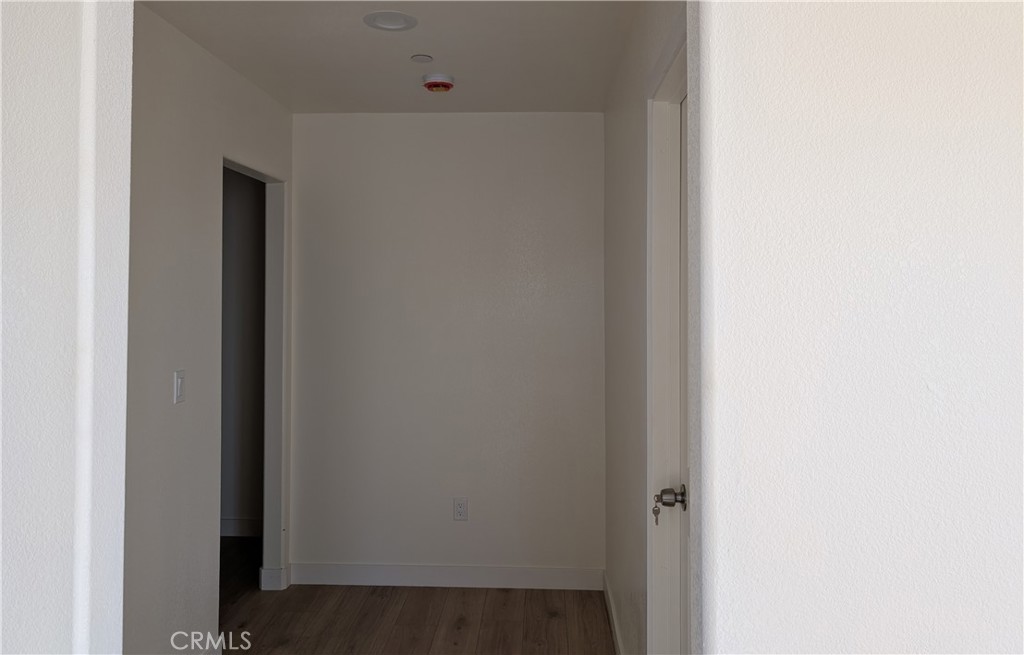 https://media.crmls.org/medias/ba8e0dd1-61c8-4c61-9e5c-816f3e00fe8a.jpg?preset=X-Large
