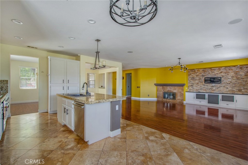 MLS #OC25273330 image #8