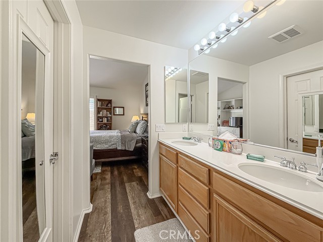 2037 Freesia Avenue, Simi Valley CA: https://media.crmls.org/medias/ba8ea1c3-b6a0-4486-a81d-e3e84dc81a89.jpg