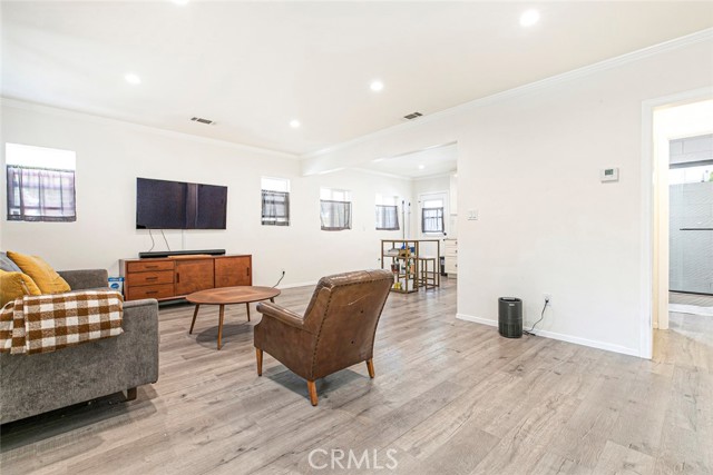 Detail Gallery Image 2 of 13 For 347 W Dryden St, Glendale,  CA 91202 - 2 Beds | 1 Baths
