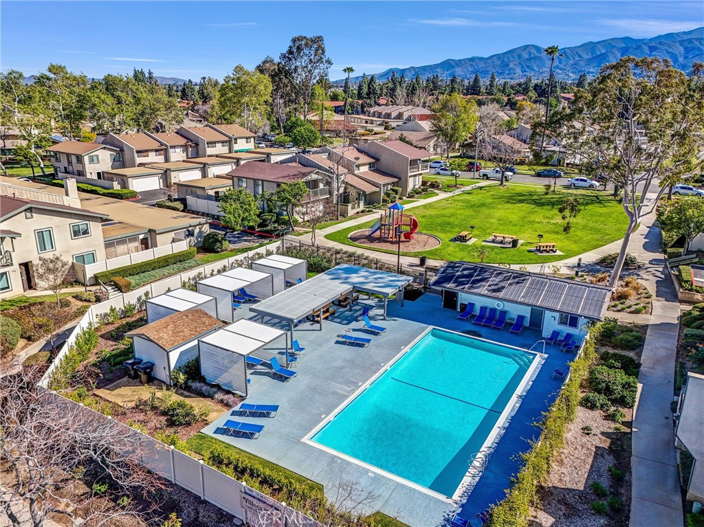 https://media.crmls.org/medias/ba8f0292-c984-417d-b766-60632658489b.jpg?preset=X-Large