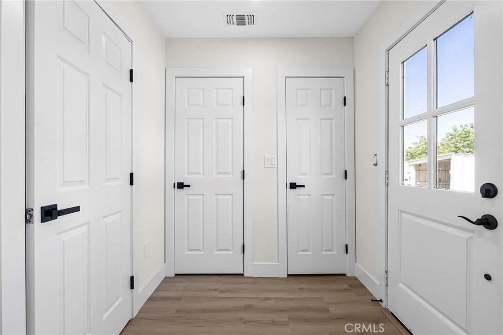 https://media.crmls.org/medias/ba8f40f4-716b-4a8a-a22c-f1207af7c841.jpg?preset=X-Large