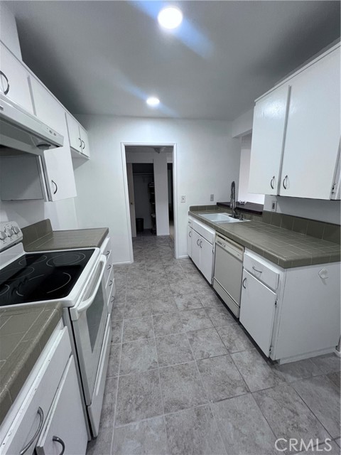 5600 Kensington Way, Culver City CA: https://media.crmls.org/medias/ba8fd0e6-f03d-4c97-9ac0-ff2b9ddf93e8.jpg