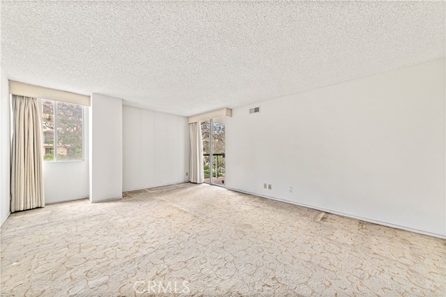 321 N Oakhurst Drive, Beverly Hills CA: https://media.crmls.org/medias/ba904a04-3cae-46b1-86cf-1330a2e609fb.jpg