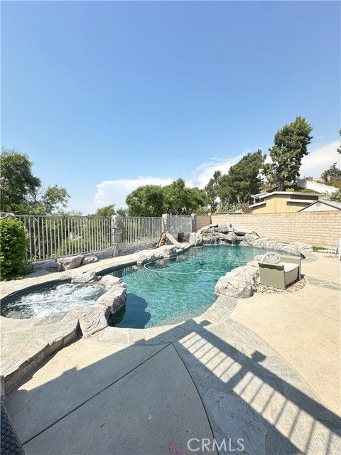 Detail Gallery Image 10 of 73 For 1140 Jonah Dr, Corona,  CA 92882 - 5 Beds | 2/1 Baths