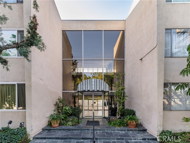 Detail Gallery Image 28 of 28 For 5411 Tyrone, Sherman Oaks,  CA 91401 - 3 Beds | 3 Baths