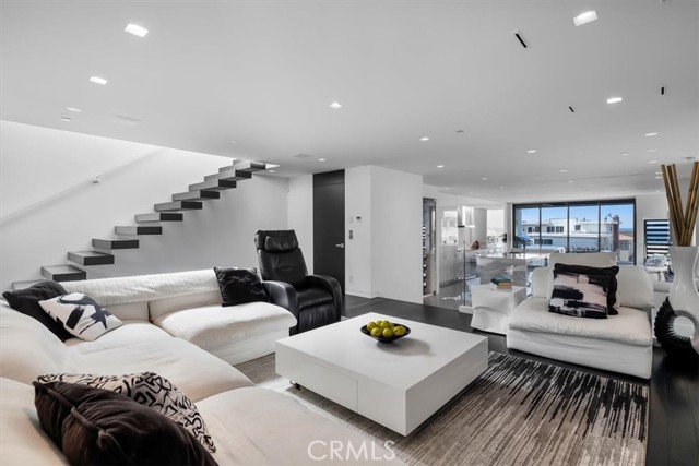 Detail Gallery Image 18 of 75 For 2240 Hermosa Ave, Hermosa Beach,  CA 90254 - 4 Beds | 6 Baths