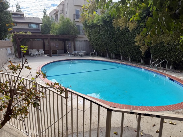 Detail Gallery Image 22 of 24 For 17811 Devonshire, Northridge,  CA 91325 - 3 Beds | 3 Baths