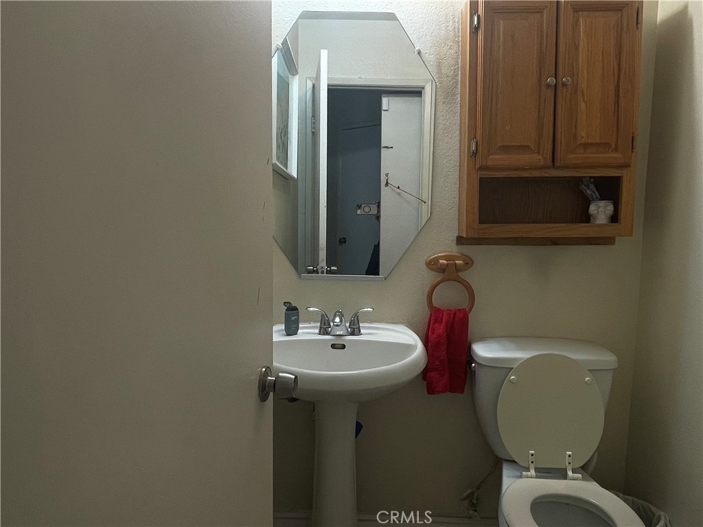 https://media.crmls.org/medias/ba941066-ef91-4d26-bc8c-11111f179e24.jpg?preset=X-Large