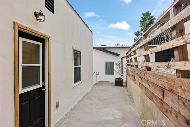 Detail Gallery Image 5 of 8 For 2211 Hyperion Ave, Los Angeles,  CA 90027 - 2 Beds | 1 Baths