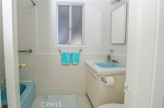 10520 Haskell Avenue, Granada Hills CA: https://media.crmls.org/medias/ba94fc95-afee-4b27-8916-e61c5b546877.jpg