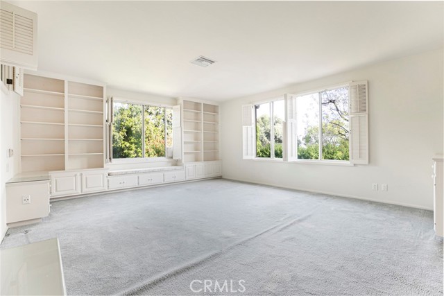 1558 Hillcrest Avenue, Glendale CA: https://media.crmls.org/medias/ba9585b4-75cc-4402-99ad-3b6f2aa7c68a.jpg