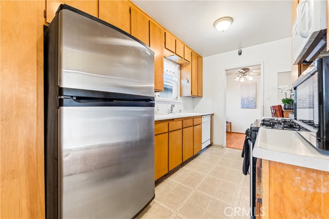 Detail Gallery Image 9 of 51 For 13846 Eastbrook Ave, Bellflower,  CA 90706 - 3 Beds | 1/1 Baths