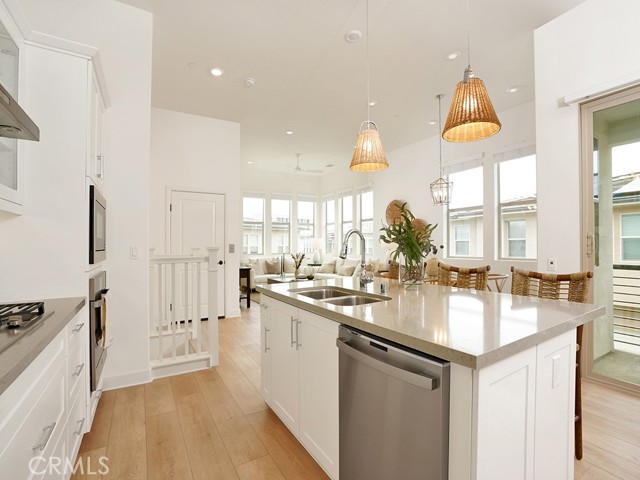 Open floor plan, Light and bright kitchen, dining, living room