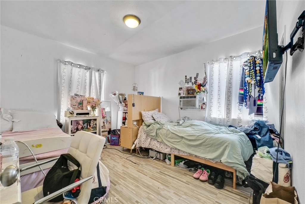 https://media.crmls.org/medias/ba96b498-5c4f-4e29-9201-0855b29b54db.jpg?preset=X-Large