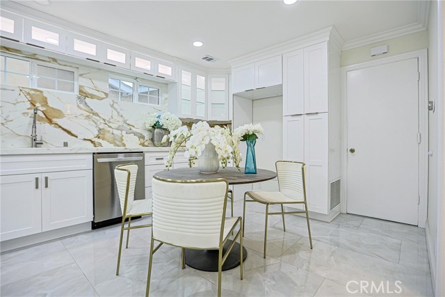 Detail Gallery Image 12 of 31 For 17230 San Lorenzo Cir, Fountain Valley,  CA 92708 - 4 Beds | 3 Baths