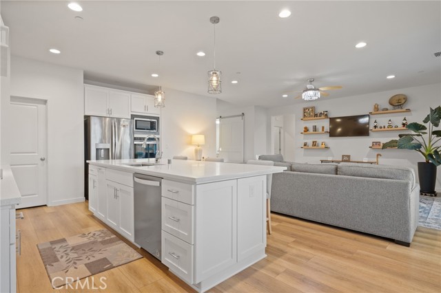 Detail Gallery Image 8 of 51 For 7702 Canyon Trail Ave, Bakersfield,  CA 93313 - 4 Beds | 2/1 Baths