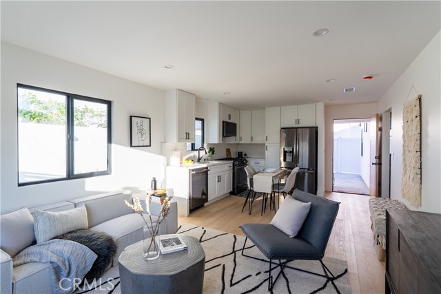 Detail Gallery Image 26 of 35 For 1719 Landis, Burbank,  CA 91504 - 6 Beds | 4 Baths