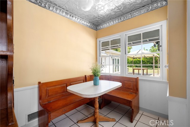 13617 Bassett Street, Valley Glen CA: https://media.crmls.org/medias/ba990d9b-2916-4f4d-92ab-9ca2c28055e3.jpg