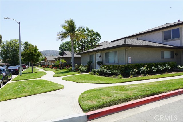 Detail Gallery Image 2 of 39 For 2033 Calle La Sombra #2,  Simi Valley,  CA 93063 - 2 Beds | 1 Baths
