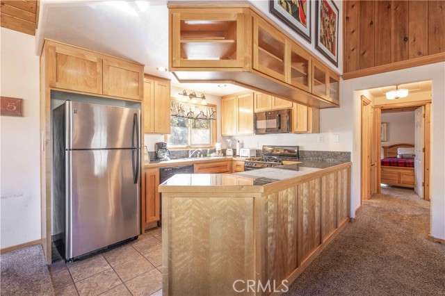 Detail Gallery Image 7 of 28 For 41063 Pennsylvania, Big Bear Lake,  CA 92315 - 2 Beds | 1 Baths