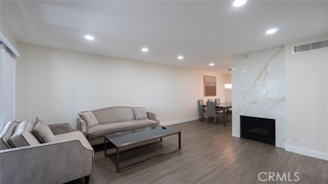 Detail Gallery Image 9 of 34 For 7757 via Rosa Maria, Burbank,  CA 91504 - 2 Beds | 3 Baths