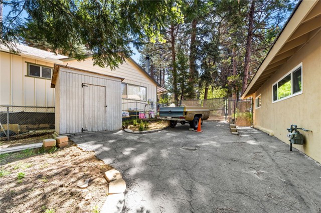 31686 Luring Pines Circle, Running Springs, CA 92382