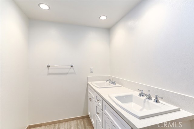 Detail Gallery Image 10 of 12 For 1050 Rutland Rd #D,  Newport Beach,  CA 92660 - 2 Beds | 2 Baths