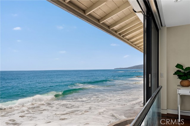Detail Gallery Image 5 of 39 For 102 Blue Lagoon, Laguna Beach,  CA 92651 - 3 Beds | 3 Baths