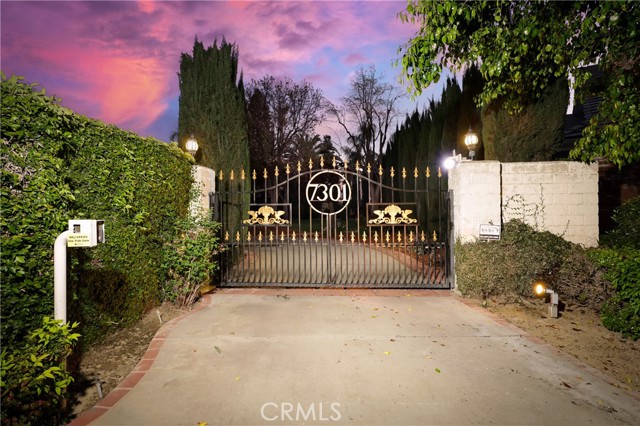 Detail Gallery Image 3 of 54 For 7301 Calle Sagrada, Bakersfield,  CA 93309 - 5 Beds | 4 Baths