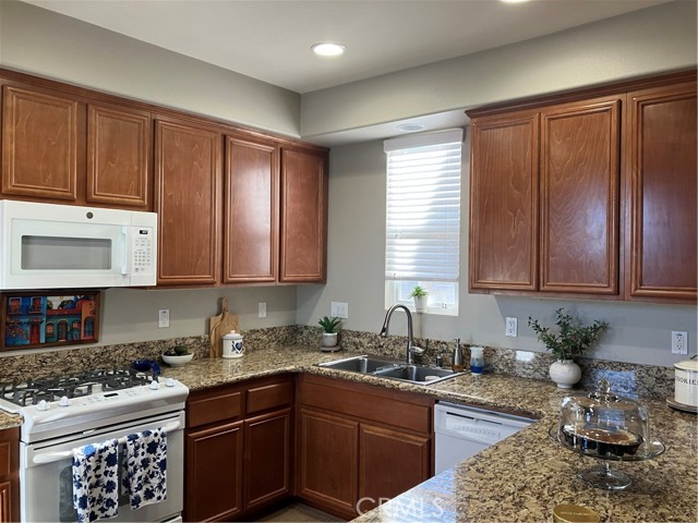 Detail Gallery Image 3 of 10 For 831 Coriander Dr #411,  Hemet,  CA 92545 - 2 Beds | 1 Baths