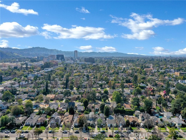 Detail Gallery Image 53 of 55 For 345 S Beachwood Dr, Burbank,  CA 91506 - 5 Beds | 3 Baths
