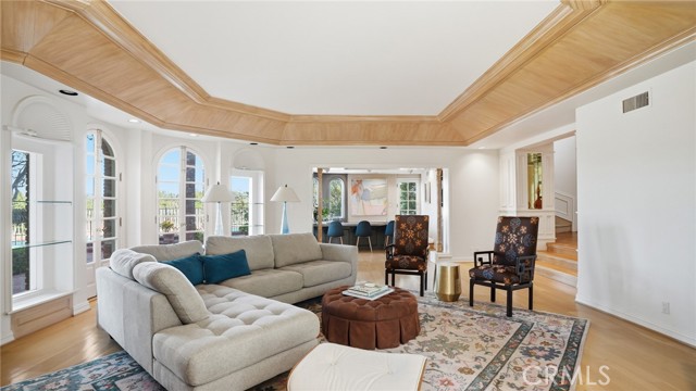 Detail Gallery Image 18 of 74 For 4548 Ellenboro, Woodland Hills,  CA 91364 - 4 Beds | 4/1 Baths