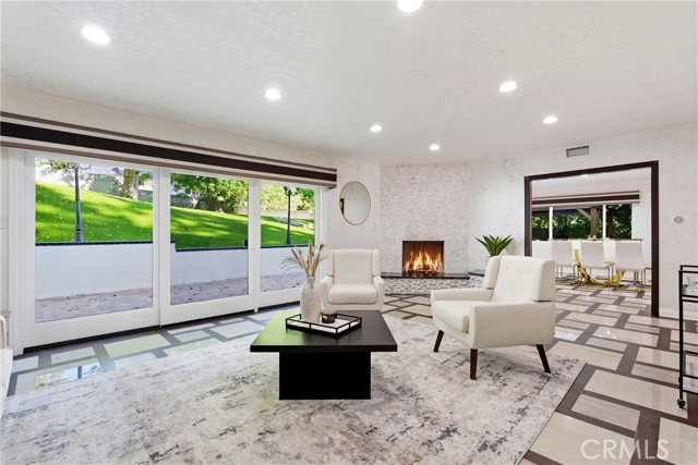 Detail Gallery Image 2 of 44 For 5836 Winnetka Ave, Woodland Hills,  CA 91367 - 4 Beds | 3 Baths