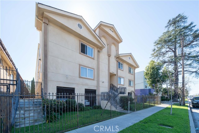 Detail Gallery Image 2 of 30 For 13430 Victory Bld, Van Nuys,  CA 91401 - – Beds | – Baths