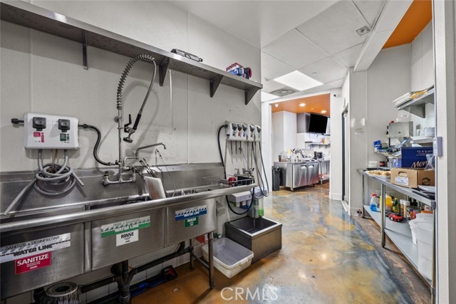 400 E Broadway, Glendale CA: https://media.crmls.org/medias/ba9dae88-0b42-40d1-8aae-656a61c22908.jpg