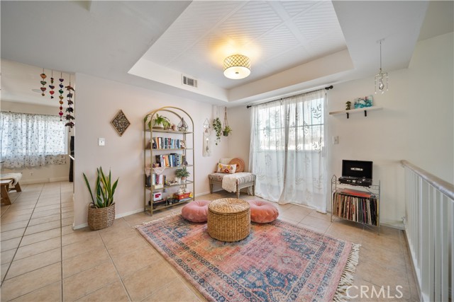 Detail Gallery Image 10 of 47 For 19950 Sherman Way Unit a a,  Winnetka,  CA 91306 - 3 Beds | 4 Baths