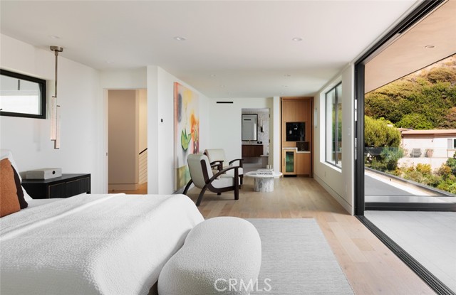 1105 Skyline Drive, Laguna Beach CA: https://media.crmls.org/medias/ba9e4637-9648-42d9-9c4d-d49041ce586e.jpg