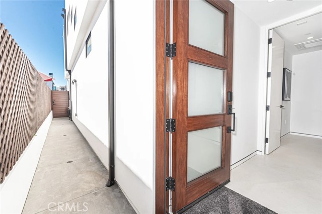 1034 W Balboa Boulevard, Newport Beach CA: https://media.crmls.org/medias/baa05b5b-0f38-4e4b-9d14-d523457ca39e.jpg