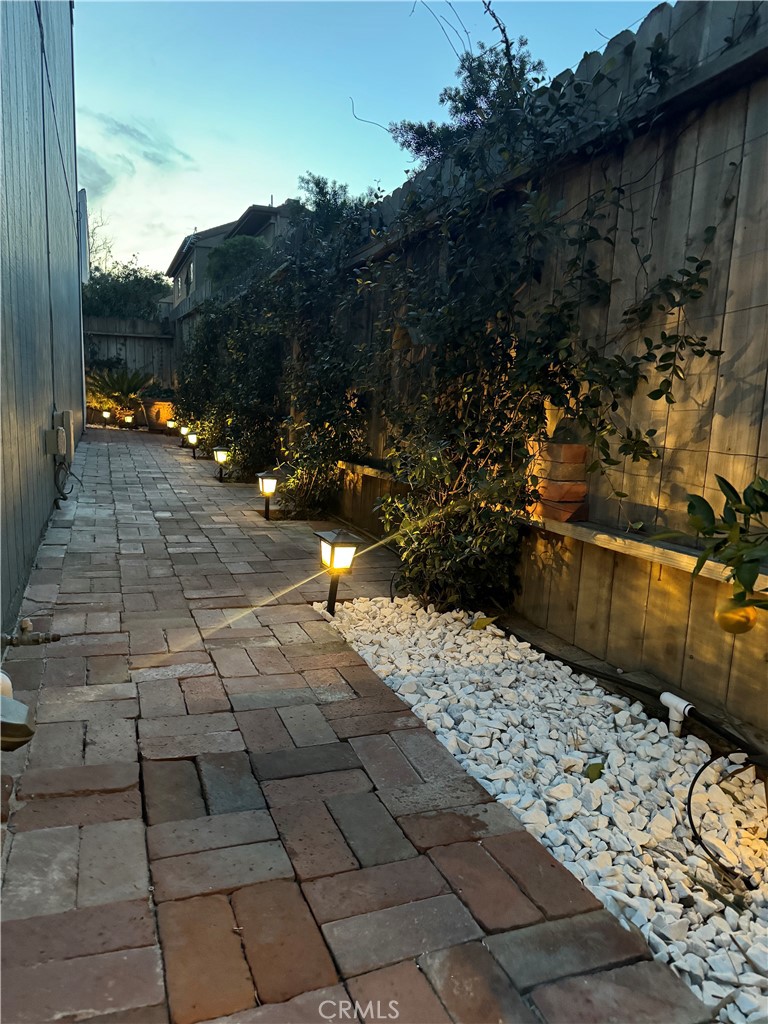 https://media.crmls.org/medias/baa07b87-bc56-4822-ab41-8f0b0a7ae998.jpg?preset=X-Large