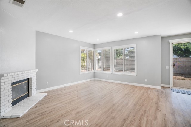 3280 Stallion Street, Ontario CA: https://media.crmls.org/medias/baa20eae-54da-4d60-9c86-cda7371abe05.jpg