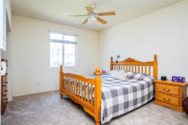 15138 Holiday Drive, Fontana CA: https://media.crmls.org/medias/baa23ef3-62dc-46de-9c4b-9dccef359ce2.jpg