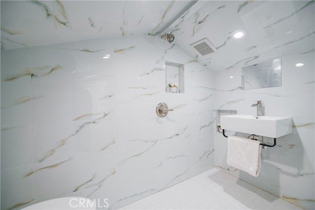 Detail Gallery Image 8 of 28 For 15 Camphor, Irvine,  CA 92612 - 3 Beds | 3 Baths