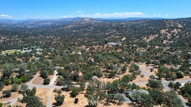 41845 Lilley Mountain Drive, Coarsegold CA: https://media.crmls.org/medias/baa28f2d-a5aa-4a8b-8c3f-1ccee71dbe99.jpg