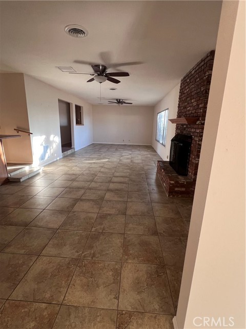 Detail Gallery Image 8 of 14 For 44519 Foxton, Lancaster,  CA 93535 - 5 Beds | 3 Baths