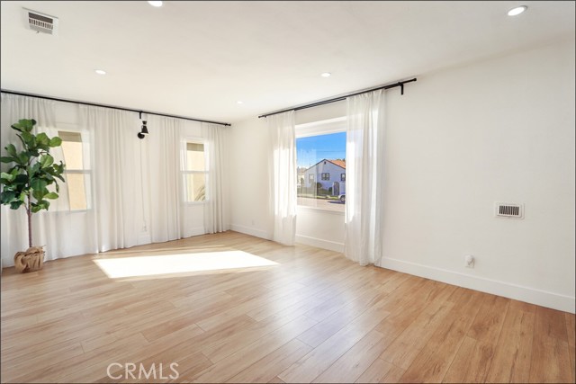 Detail Gallery Image 7 of 41 For 2153 W 111th, Los Angeles,  CA 90047 - 4 Beds | 2 Baths