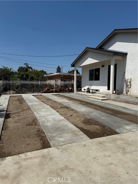 11825 Art st, Sun Valley CA: https://media.crmls.org/medias/baa3c393-692f-4bff-a31b-a60022bc5cbc.jpg