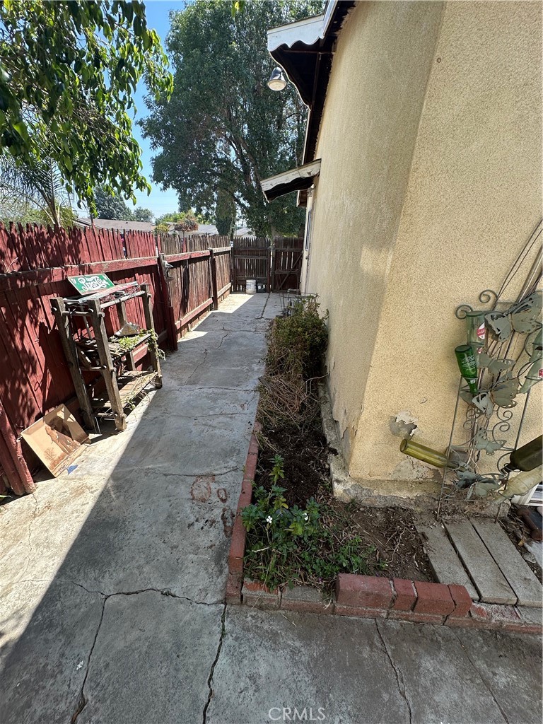 https://media.crmls.org/medias/baa3c465-5b9d-4357-97c1-a94899af12ff.jpg?preset=X-Large